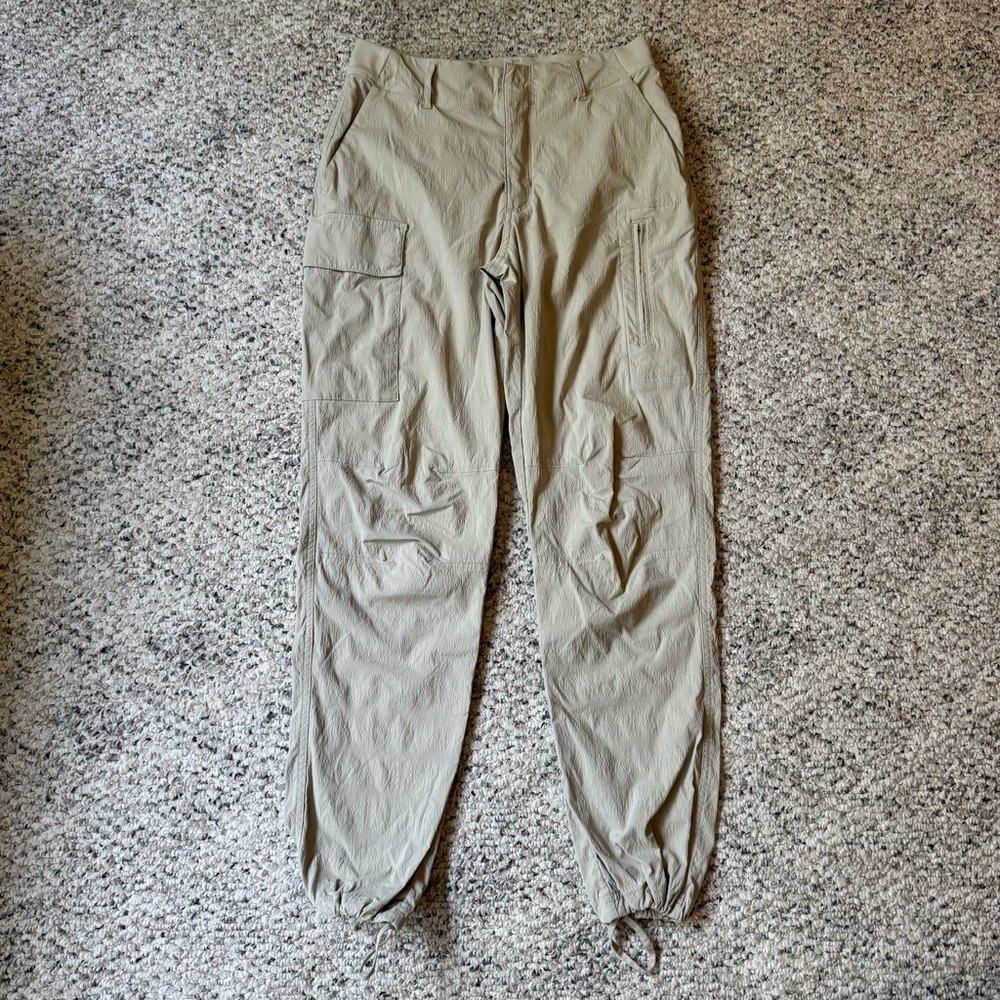Athleta Trekkie Utility Cargo Pants Women’s Size 6